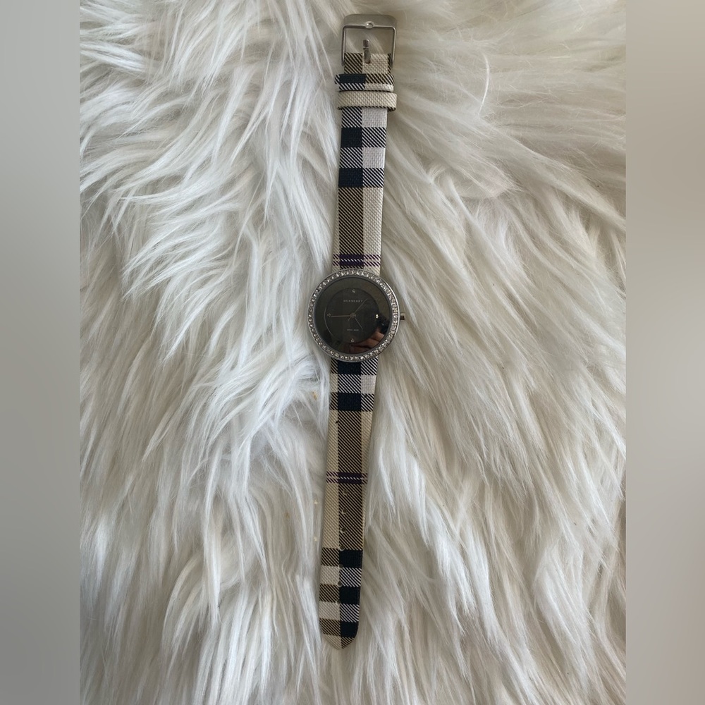 ✨Burberry rare diamond watch ✨genuine leather - Picture 4 of 9